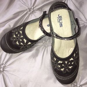 JBU by Jambu Black Wildflower